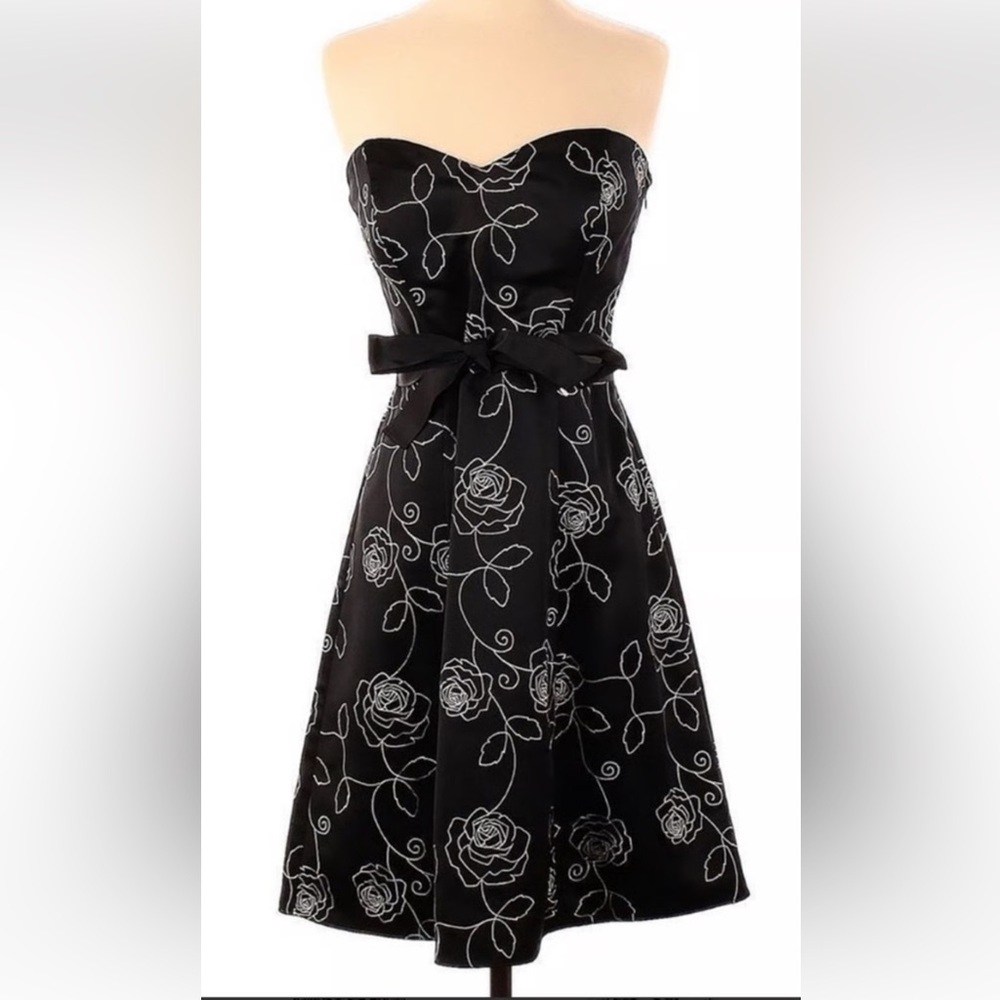 White House Black Market cocktail dress. Size 2.